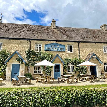 Cat And Custard Pot Inn Shipton Moyne Eksteriør billede