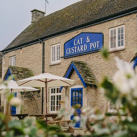 Cat And Custard Pot Inn Shipton Moyne Eksteriør billede