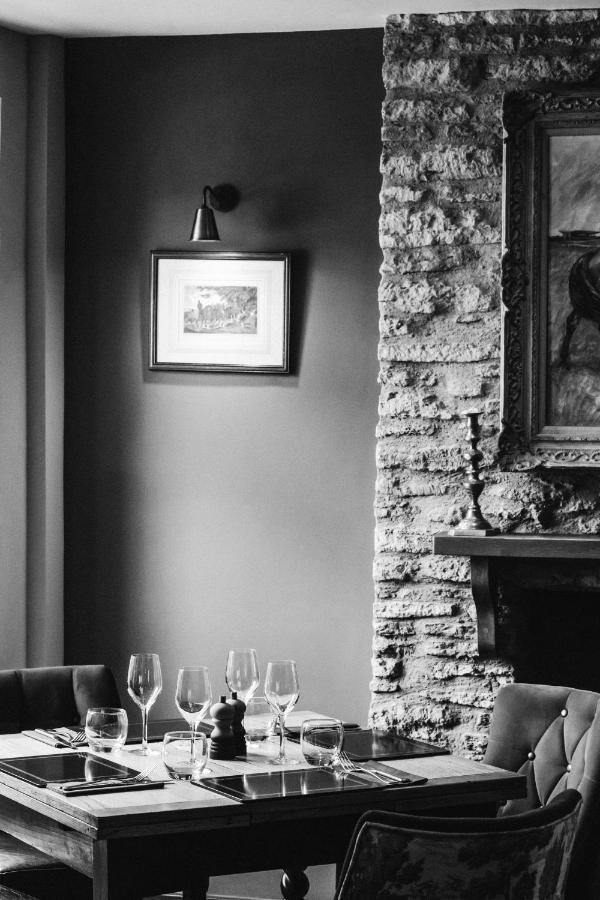 Cat And Custard Pot Inn Shipton Moyne Eksteriør billede