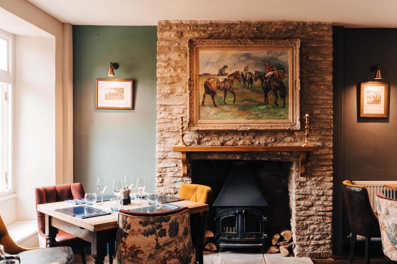 Cat And Custard Pot Inn Shipton Moyne Eksteriør billede
