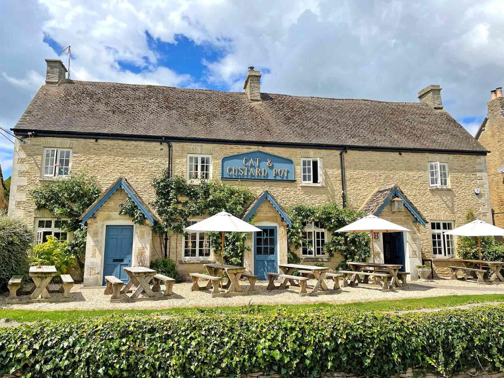 Cat And Custard Pot Inn Shipton Moyne Eksteriør billede
