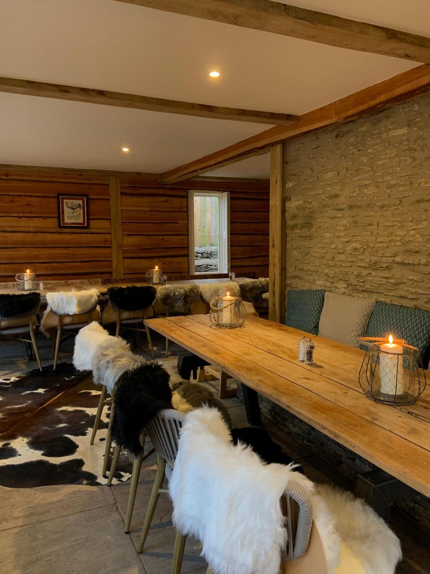 Cat And Custard Pot Inn Shipton Moyne Eksteriør billede