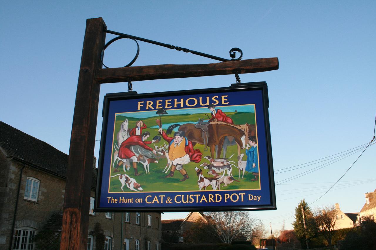 Cat And Custard Pot Inn Shipton Moyne Eksteriør billede