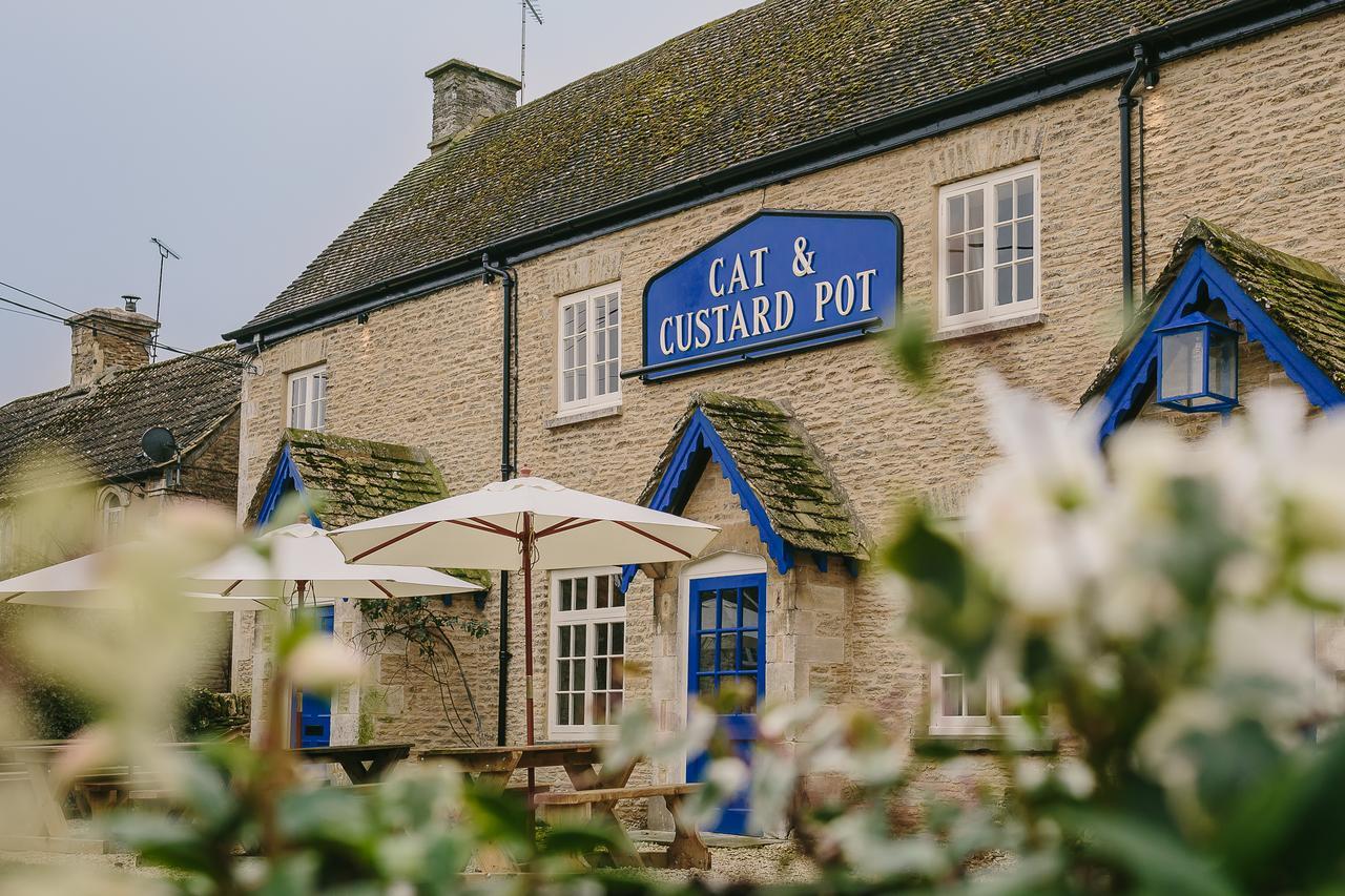 Cat And Custard Pot Inn Shipton Moyne Eksteriør billede